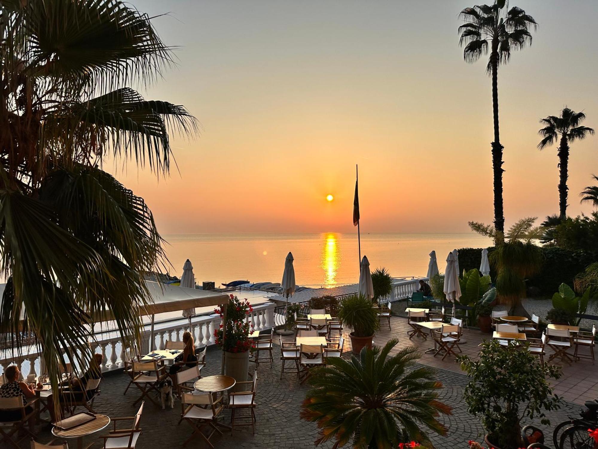 Hotel Golfo E Palme Diano Marina Exterior photo