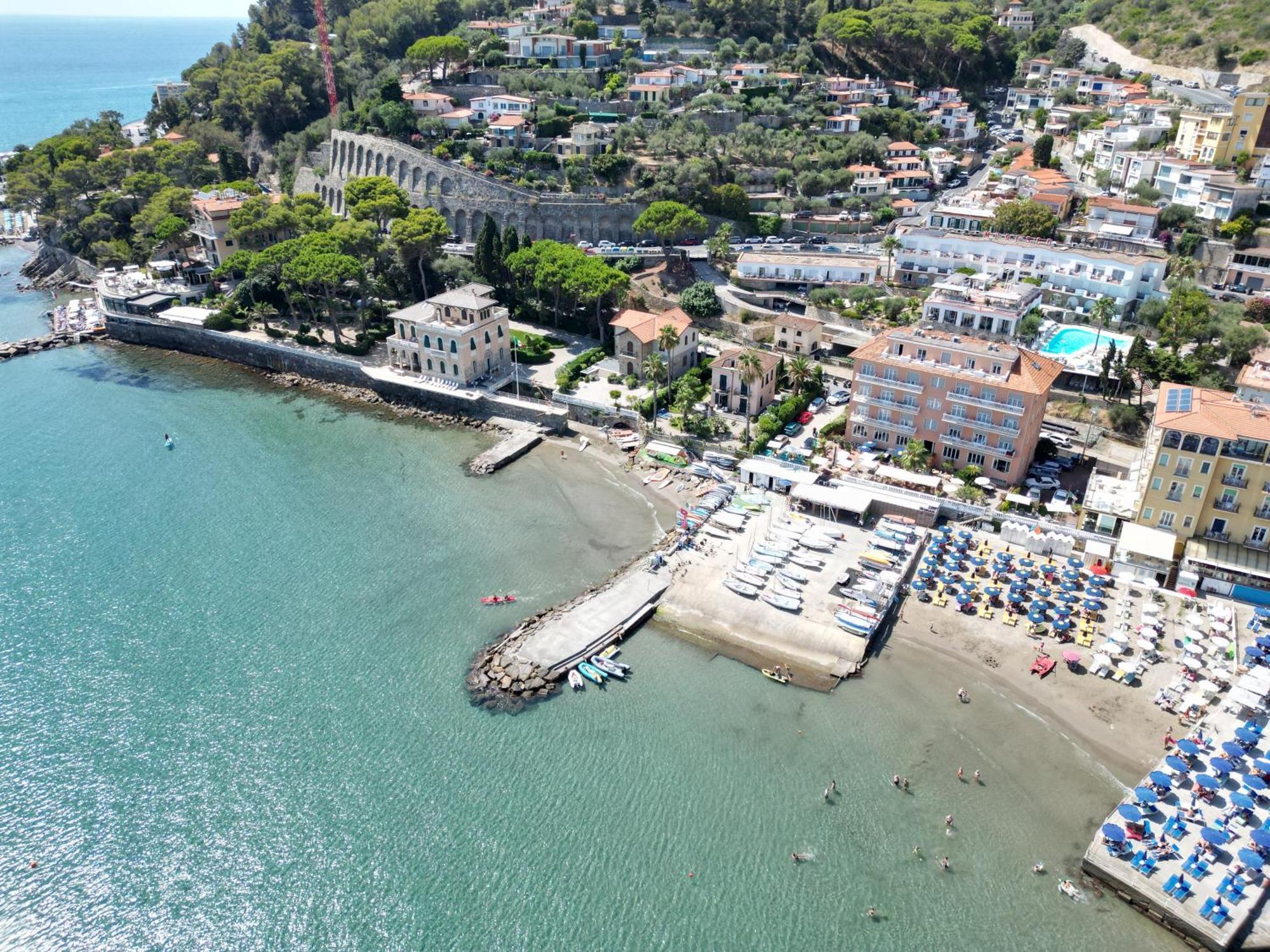 Hotel Golfo E Palme Diano Marina Exterior photo