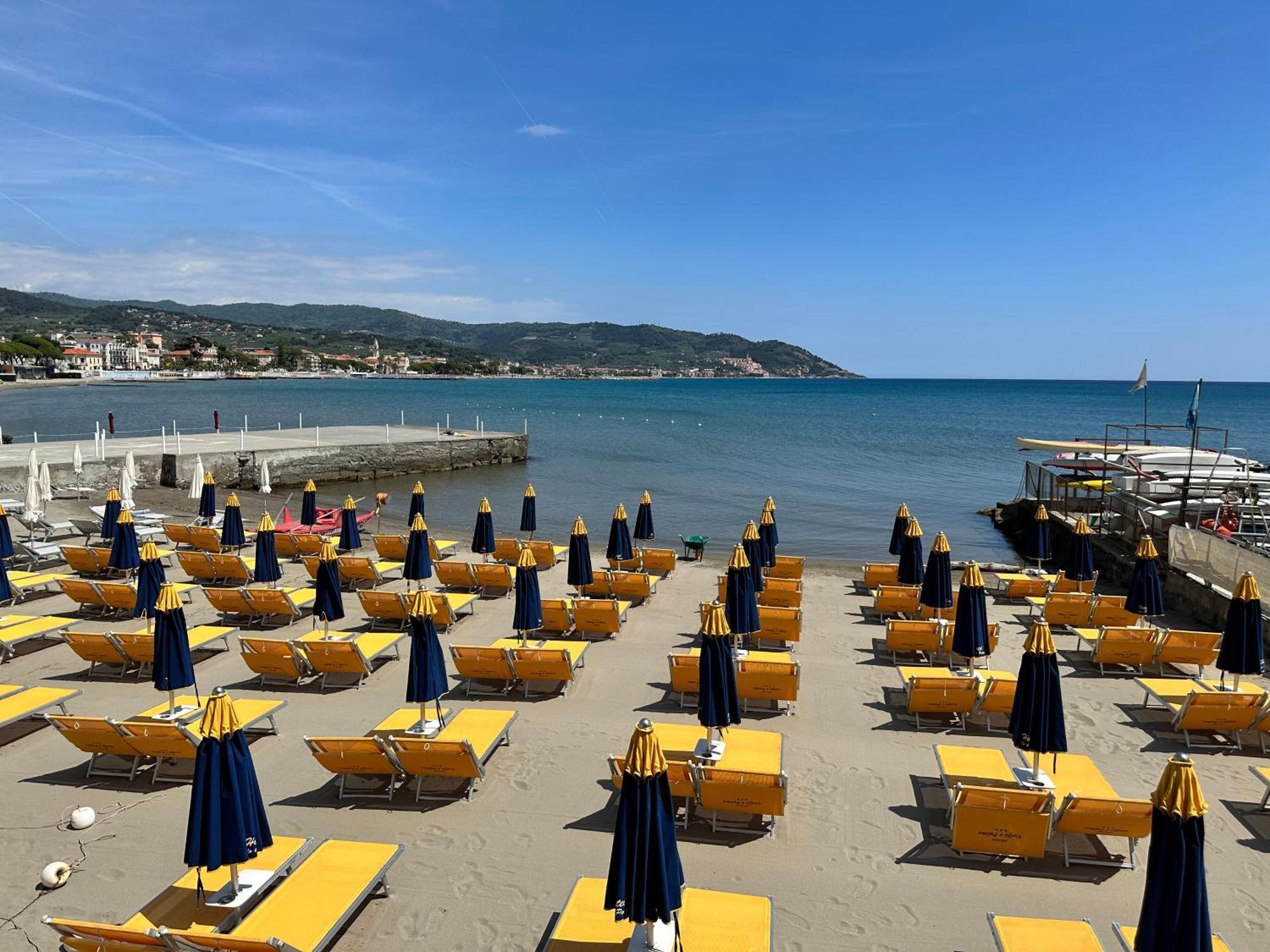 Hotel Golfo E Palme Diano Marina Exterior photo
