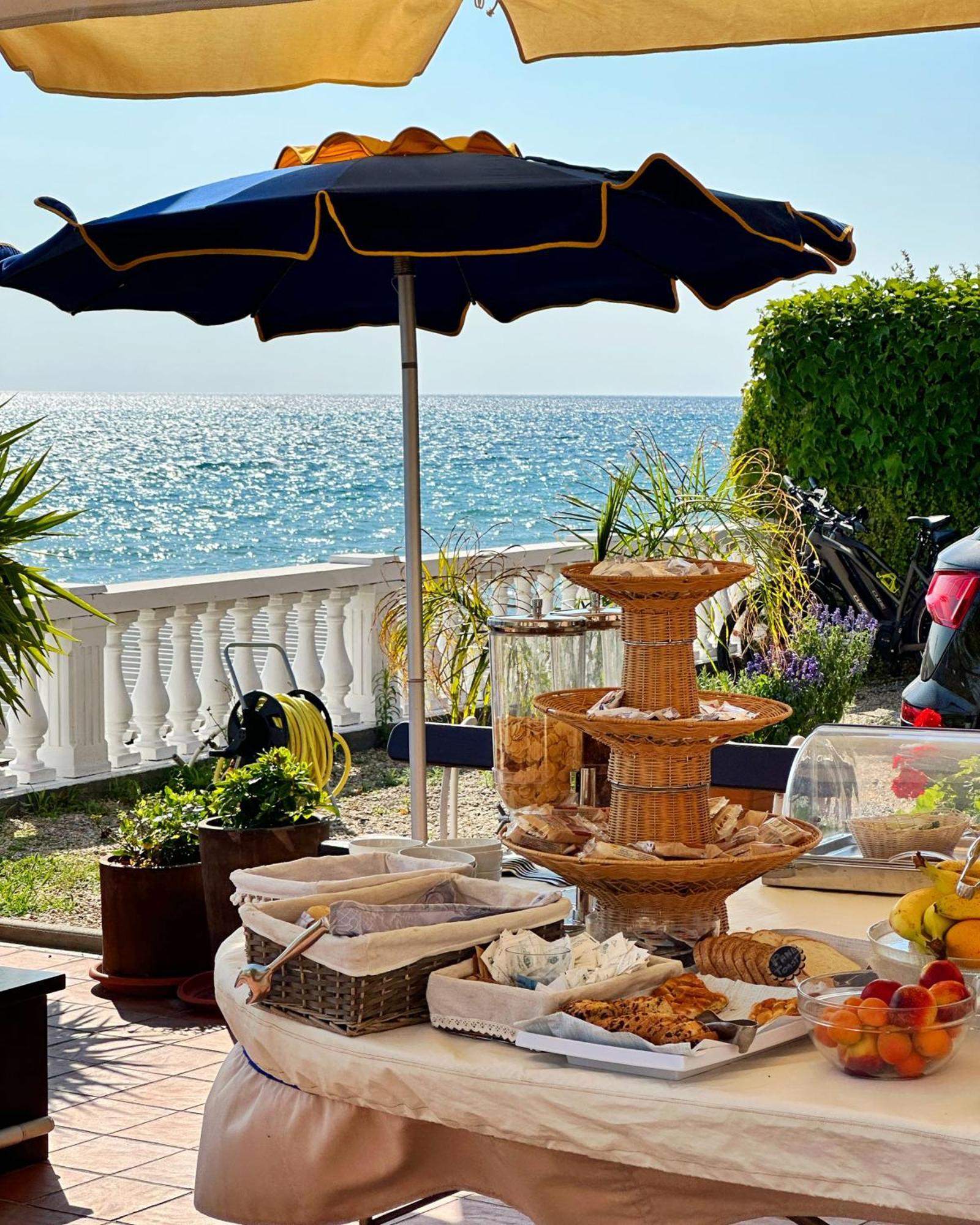 Hotel Golfo E Palme Diano Marina Exterior photo